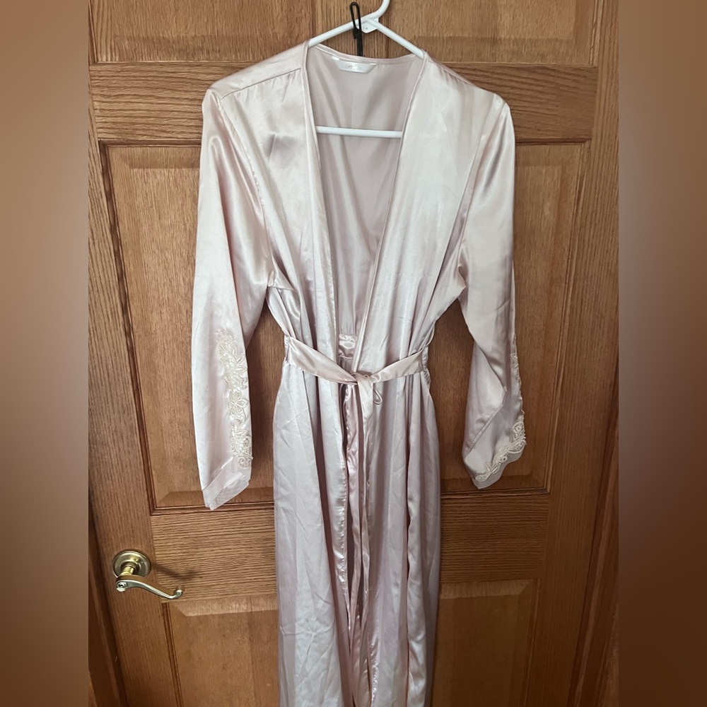 Flora Satin Lace-Trim Robe - Light Blush